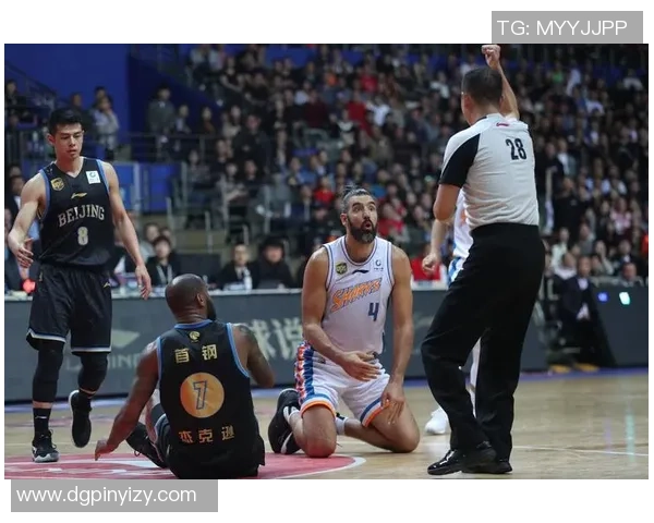 深入分析上海篮球队的运营策略与战术布局探讨